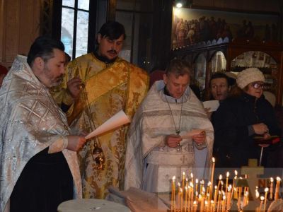 В Феодосии в Казанском соборе поминали усопших (видео)