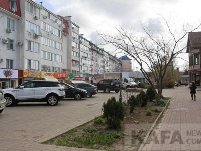 Районы Феодосии: бульвар Старшинова, общество потребления