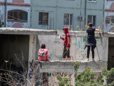 В Феодосии на строящейся школе на Челноковском массиве разворовывают забор