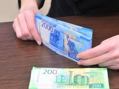 Власти Крыма выплатят компенсации на зарплаты неработавшим в июне и июле предприятиям