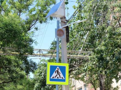 В Феодосии на улице Победы установили новый светофор