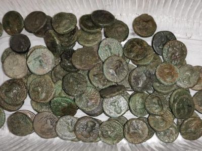 Пограничники нашли дома у жителя Кировского района Крыма 200 античных монет