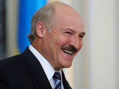 Лукашенко наградил силовиков, разгонявших протесты, медалями "За безупречную службу"