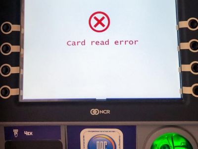 Жители Крыма жалуются на отключение банкоматов и терминалов оплаты в магазинах