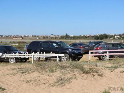 Парковки уничтожают уникальный пляж под Феодосией