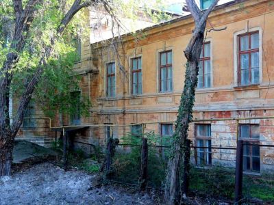 В Феодосии грабят здание бывшей Финансовой академии
