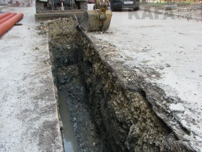 В центре Феодосии из-за прорывов канализация вытекает на ул.Куйбышева