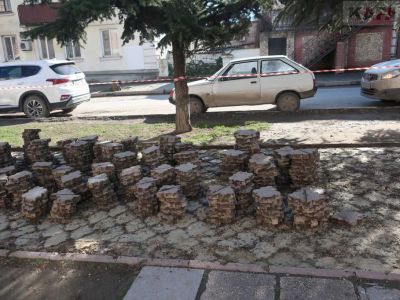 Начался демонтаж и ремонт тротуара на улице Украинской 