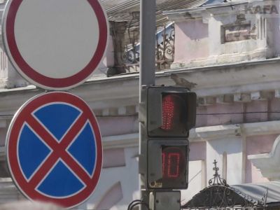 Светофор на перекрестке улиц Победы и Русская в Феодосии не работает уже более двух месяцев 