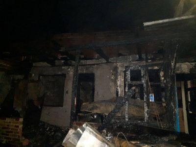 Вчера после похорон сына у ялтинской семьи сгорел дом
