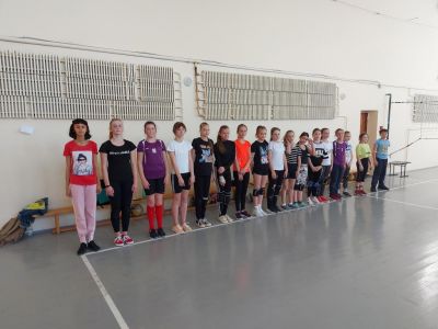 В Феодосии в спортшколе №1 открылась секция волейбола для девочек 