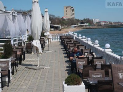 Власти Феодосии закрывают незаконное кафе Лукичёва на аварийном участке набережной
