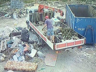 В Феодосии двух человек оштрафуют за сброс мусора (видео)