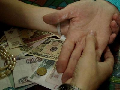 Жительнице Крыма  «сняли порчу» за миллион рублей