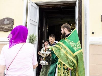 Праздничное богослужение в день Святой Троицы в феодосийском Казанском Кафедральном соборе (видео)