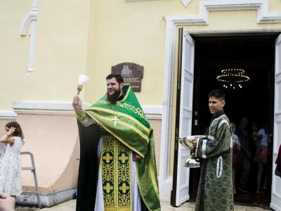 Праздничное богослужение в день Святой Троицы в феодосийском Казанском Кафедральном соборе (видео)