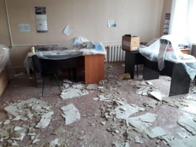 В Феодосии в призывном пункте военкомата обвалился потолок (фото)
