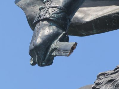 В Феодосии вандалы сломали памятник Котляревскому, расположенный на набережной
