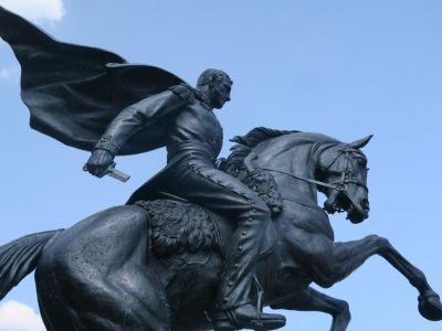 В Феодосии вандалы сломали памятник Котляревскому, расположенный на набережной