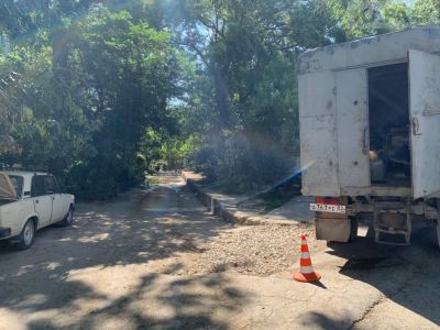 В Феодосии устраняют порыв водовода на Симферопольском шоссе