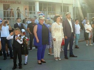 Министр культуры Крыма пришла на школьную линейку в прозрачном костюме