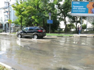 В центре Феодосии опять прорвало канализацию