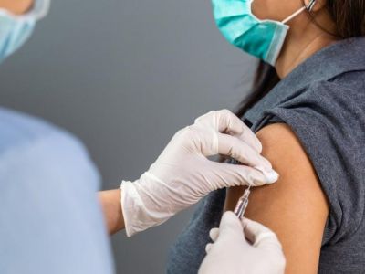 В Феодосии на трех избирательных участках открыты пункты вакцинации против гриппа и коронавируса