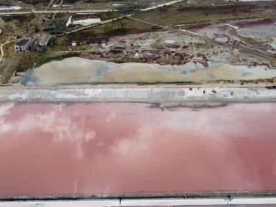 В Крыму начался сезон добычи уникальной розовой соли