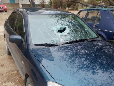 Мужчина в Севастополе разбил стекла в машине начальника