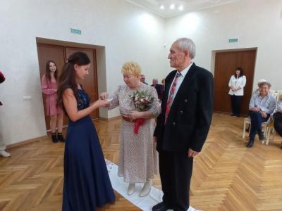 23 октября в Феодосийском ЗАГСе состоялась юбилейная церемония бракосочетания «Золотая свадьба»