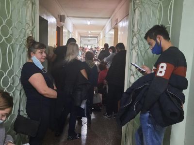 Беспросветная толпа за прививкой в Феодосии