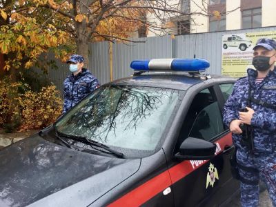 В Феодосии сотрудники вневедомственной охраны Росгвардии задержали нетрезвого водителя