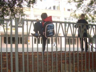 В двух школах Феодосии установят новые заборы