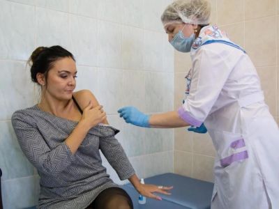Около 700 тысяч крымчан вакцинировались от COVID-19