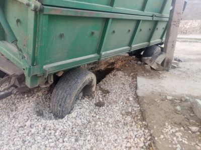 В Феодосии грузовик чуть не провалился в яму