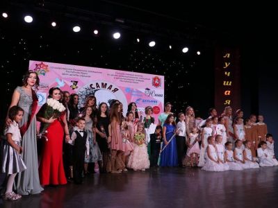 В Крыму наградили победителей конкурсов «Лучшая мама» и «Лучший папа»