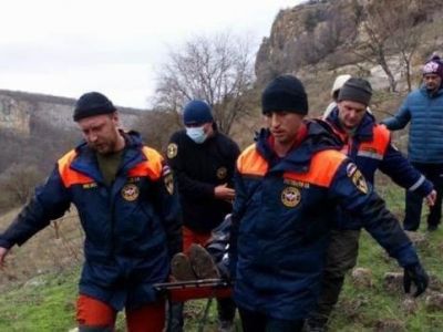 В горах Крыма помощь спасателей потребовалась троим туристам