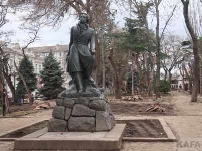В Феодосии благоустраивают сквер Пушкина