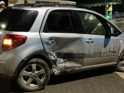ДТП в Крыму: в Феодосии столкнулись два легковых авто, пострадал один человек (фото)