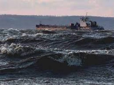 Названа причина пробоины в сухогрузе в Черном море