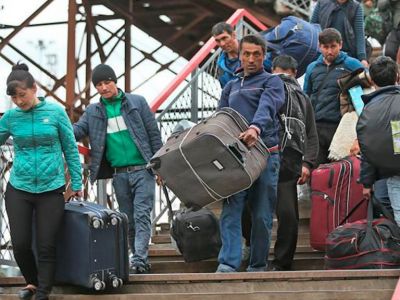 Мигранты начали уезжать из России