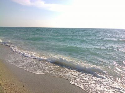  Морская вода у побережья Крыма понемногу начинает  прогреваться