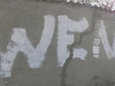 Сотрудники администрации Феодосии нашли на фасадах города незаконные граффити