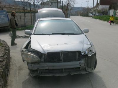 Авария в Феодосии: столкнулись легковушка и грузовой фургон