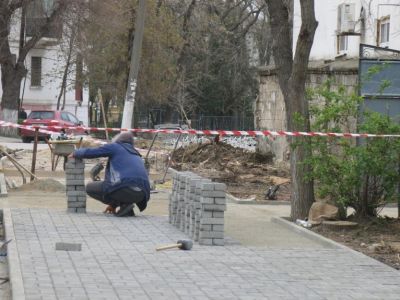 В Феодосии продолжается ремонт улицы Карла Маркса