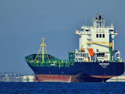 Санкции: США запретили связанным с РФ судам заходить в американские порты
