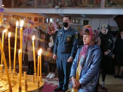 В храмах и церквях Крыма дежурят спасатели МЧС