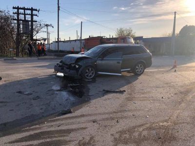 ДТП в Крыму: в Джанкое столкнулись два легковых авто, погиб человек