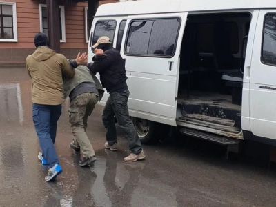 Феодосиец в соцсетях призывал убивать силовиков, его задержали сотрудники ФСБ 