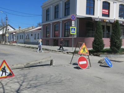 В Феодосии начался ремонт дороги на ул. Русская